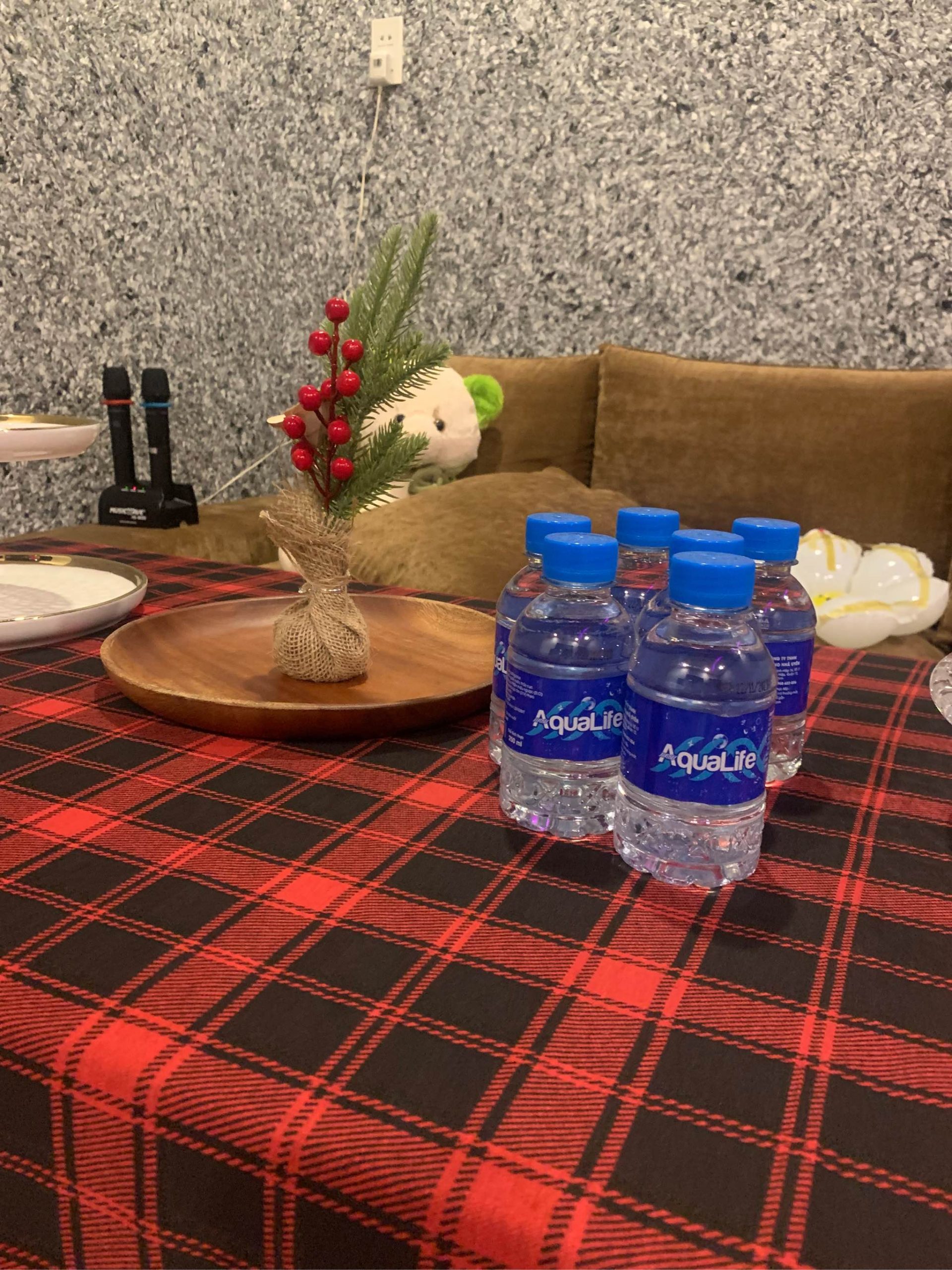 Nước suối chai nhỏ mini 250ml giá rẻ